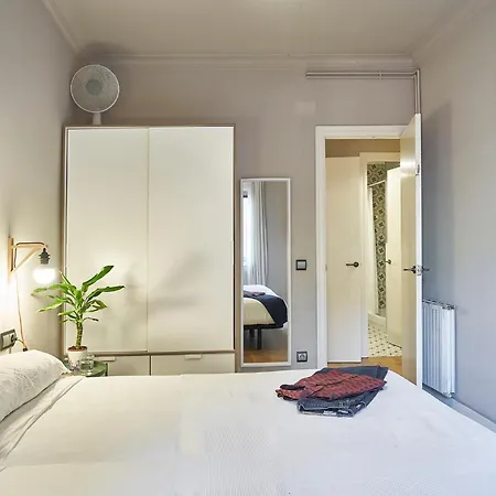 Apartment Spacious 3brapartment In Poblesec With Balcony